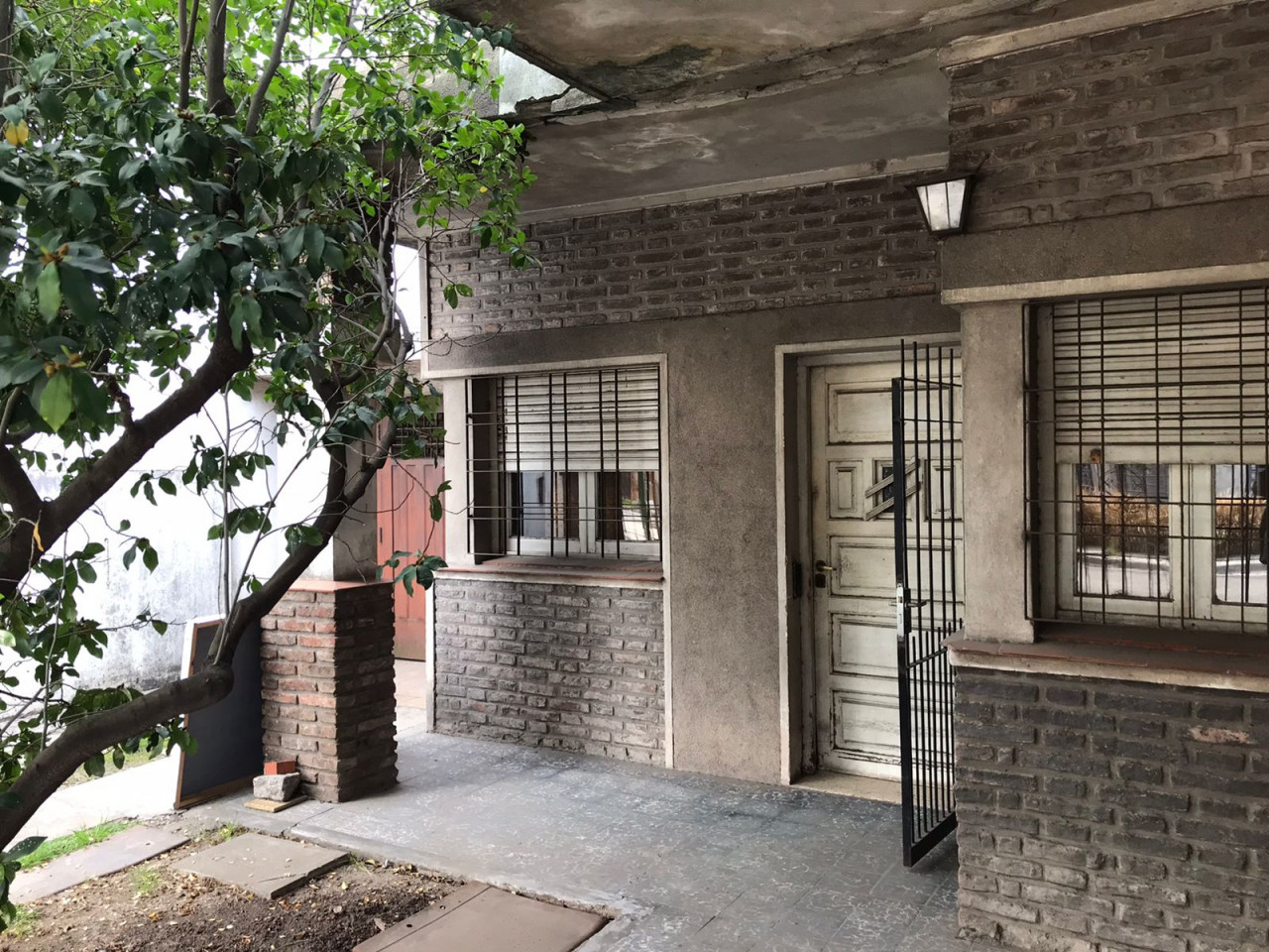 Casa con Local en Venta en Ituzaingó