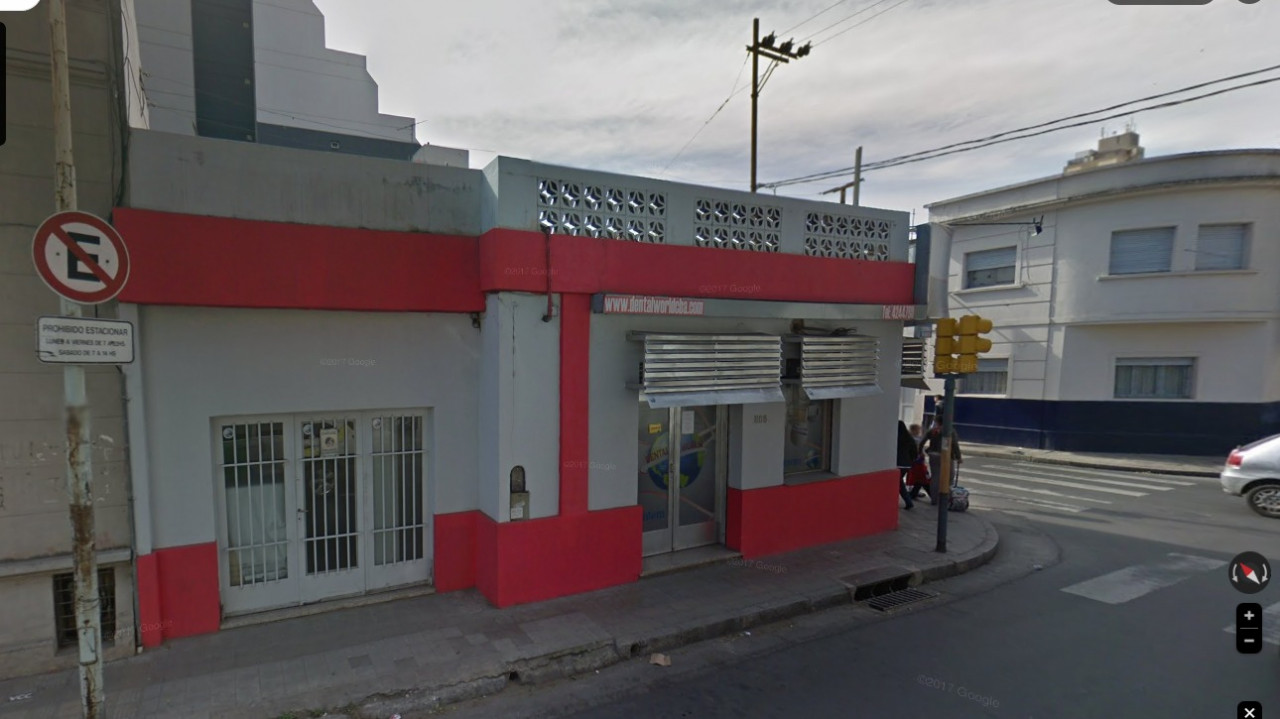 CASA AMPLIA   TRES DORMITORIOS Y LOCAL ESQUINA !!