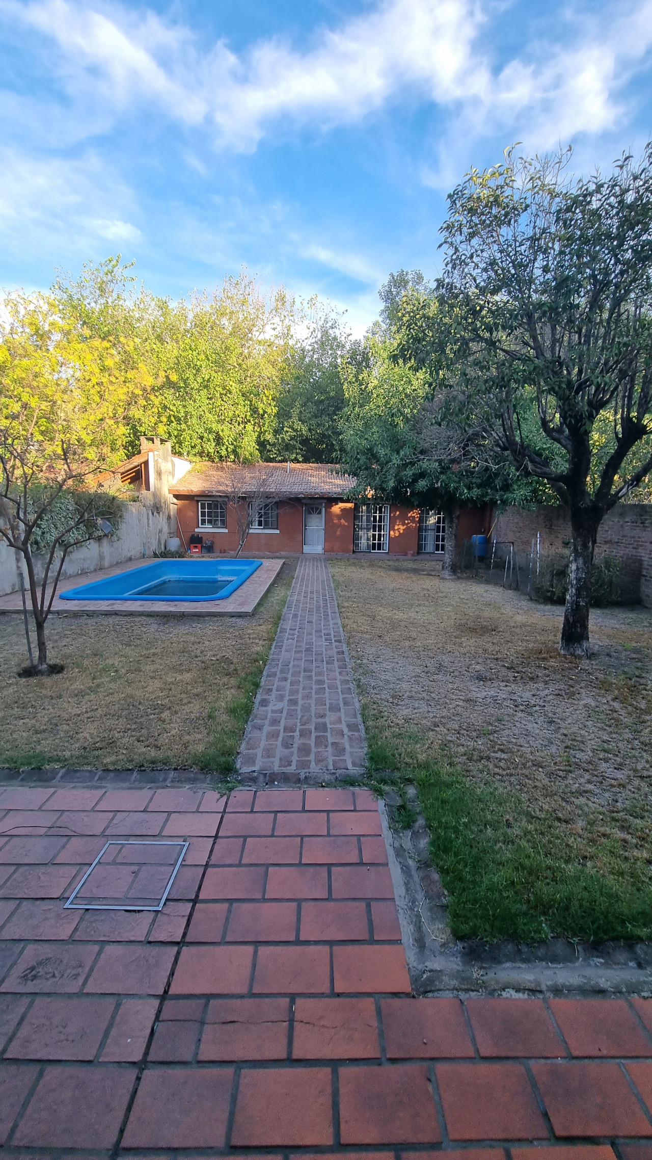 ### Excelente Casa tipo Chalet - 5 ambientes - Pileta - Parque - San Miguel ###