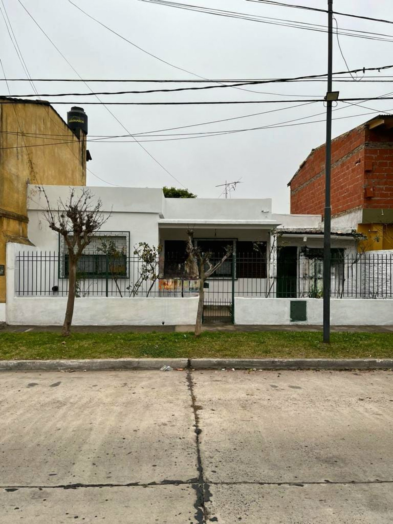 Venta Casa Americana en el centro de Muñiz
