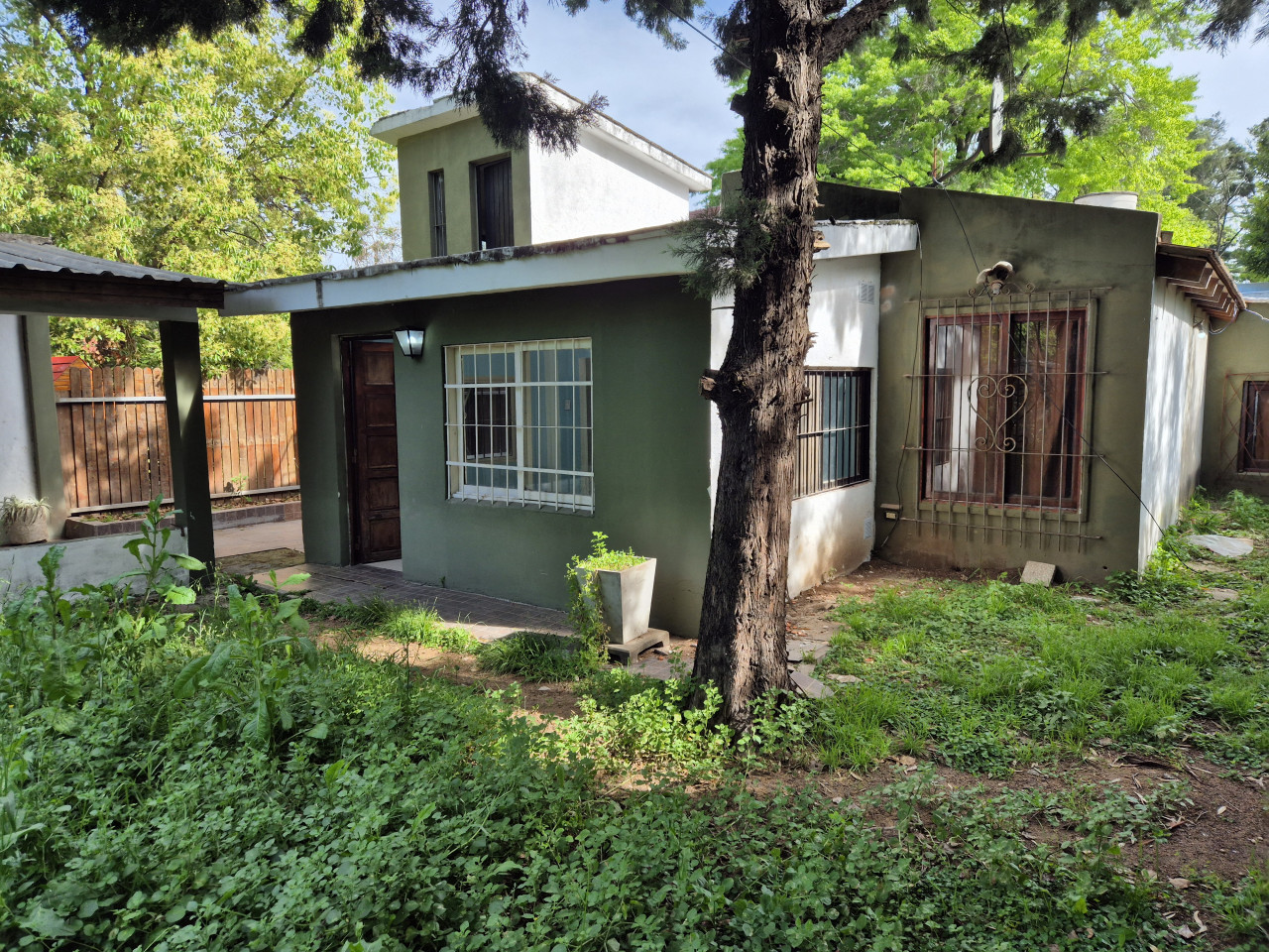 Venta Casa de dos Dormitorios con quincho y parque ( San Miguel)