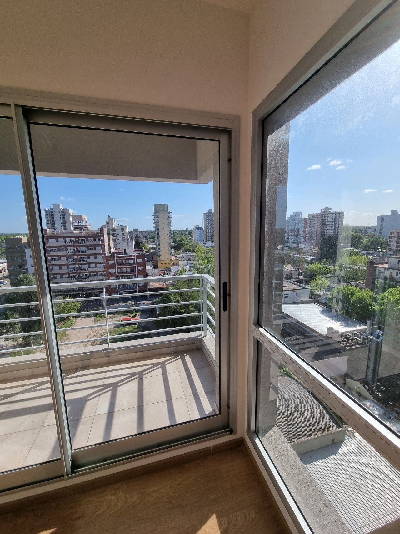 ### Torre Imperio - Amplio Monoambiente en Alquiler - Impecable estado - Muñiz - San Miguel ###