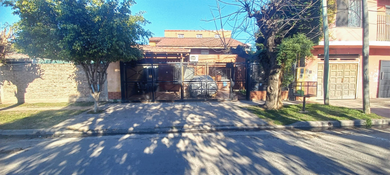 Hermosa casa ubicada en la calle Pavon 3529 a 10mts de Rivadavia y 200mts de Ruta 8