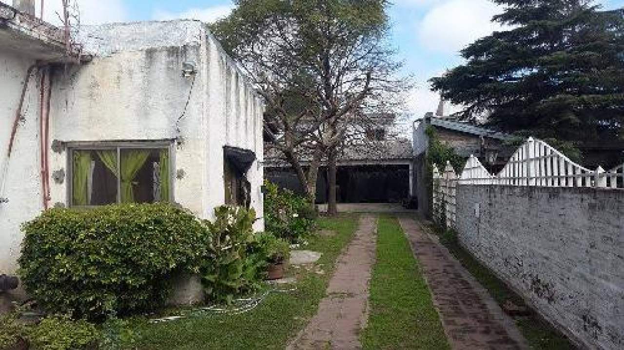 Casa con Departamento en Venta en Jose C Paz